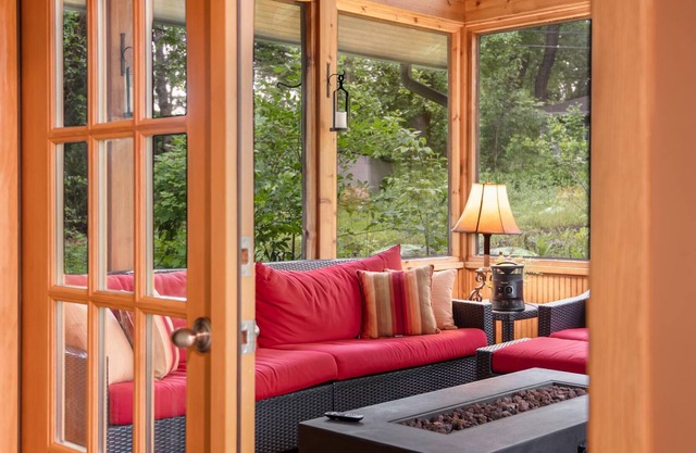 ENTIRE HOME IN MINNETONKA WITH 3 SEASON ROOM!