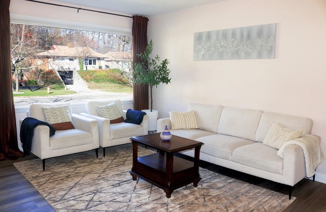 Entire house 3BR, Pets, kitchen, Parking, Laundry, Large Fenced backyard, WiFi