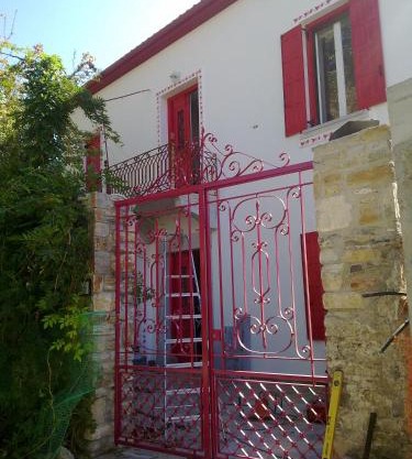 Epavli Sofia' s two Apartments in Horto, 30m from the sea