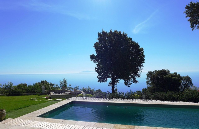 EPOUSTOUFLANTE SEA VIEW BREATHTAKING SEA VIEW8 people.9e pers possible