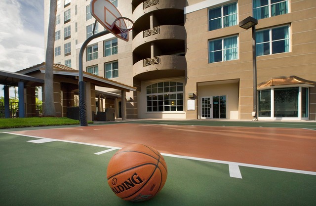 Equipped King Suite with Pool + Basketball Court Access | Free Airport Shuttle