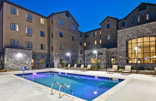 Equipped Queen Suite | Free Breakfast, Seasonal Outdoor Pool + Gym