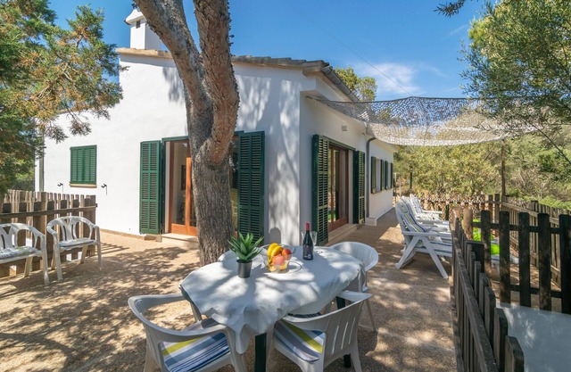 ES JAÇ - Chalet with terrace in Cala s'Almonia.