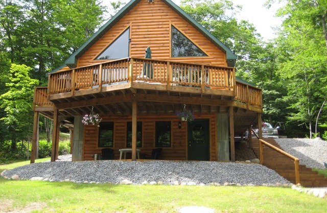 Escape & Enjoy a Cozy 3-bedroom cabin in wonderful Old Forge/Winter Season Ava