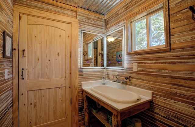 Escape to a peaceful retreat close to Canyon Lake Guadalupe River New Braunfels