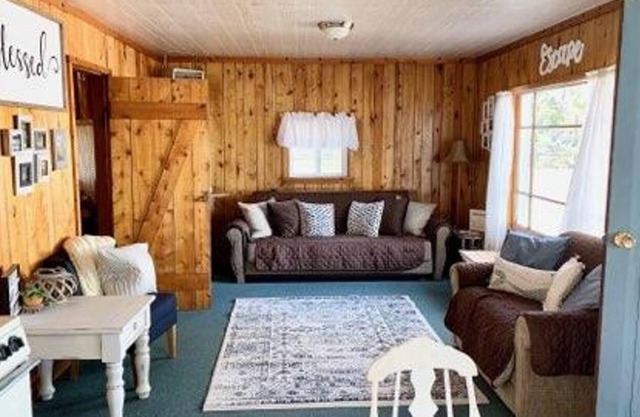 ESCAPE TO DARLING LAKEFRONT COTTAGE #2 PHILLIPS POINT BELLAIRE, MI
