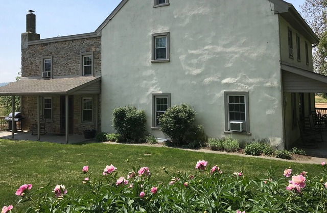 Escape to Our 1760's Farmhouse in Heart of Amish Country