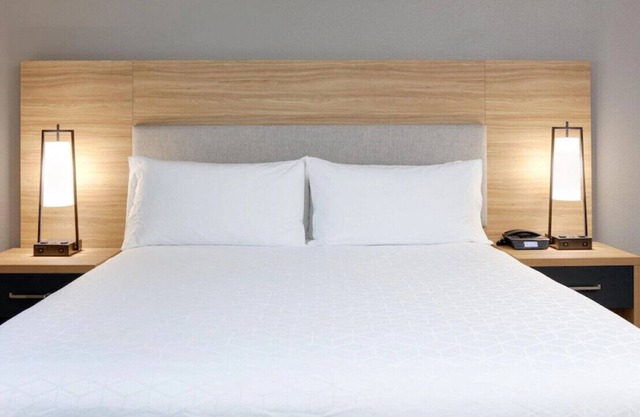 Escape to Sumptuous Studio Suite! Pets Allowed