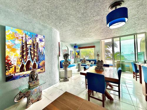 Espectacular Apto remodelado, de lujo y a pie de Playa con vista al mar