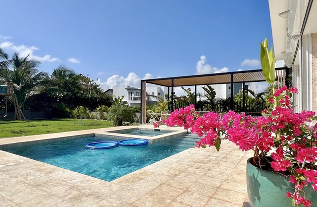 Espectacular Villa Pool & Golf, Metro Country Club
