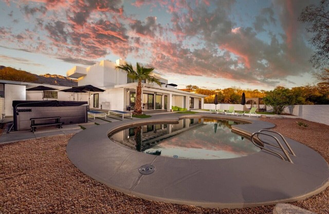 Estate /7 BR & 5 BA/Home & Guesthouse/2 Pools