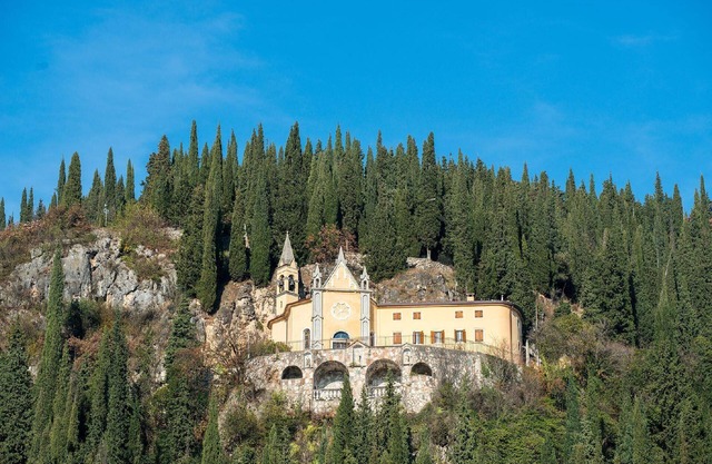 Estate with private garden and barbecue