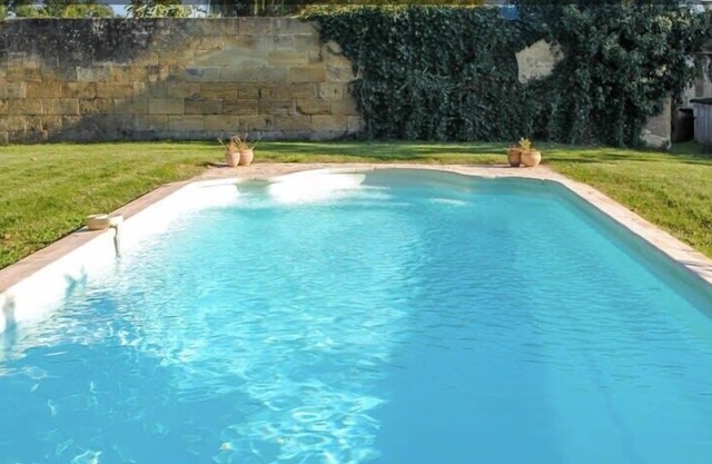 Estate with swimming pool at the gates of St Émilion