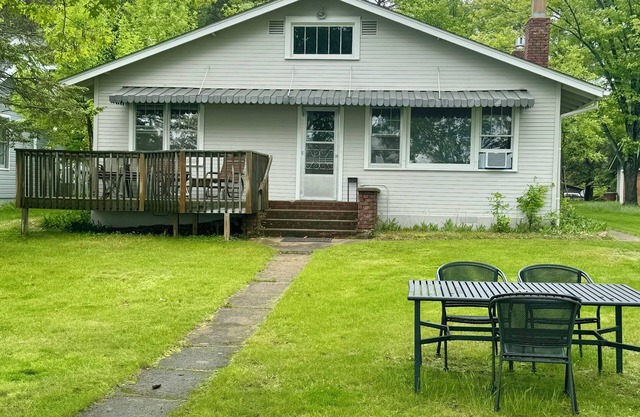 Ethel's Cottage-on the shore of Gull Lake Nisswa MN