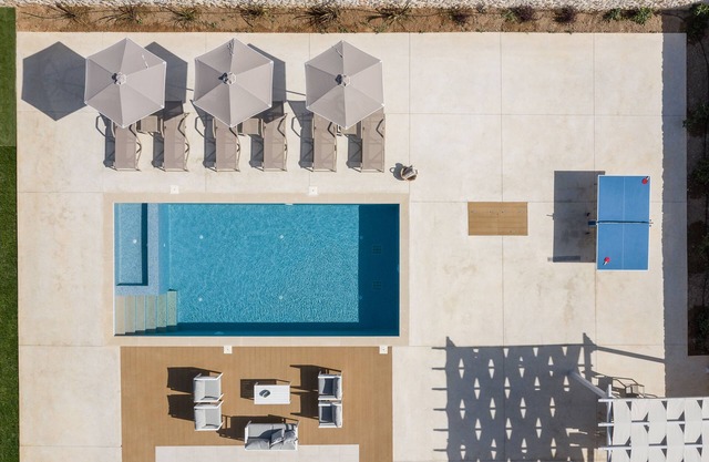 Evaero Villa IV, Family Retreat with a 36m² Pool