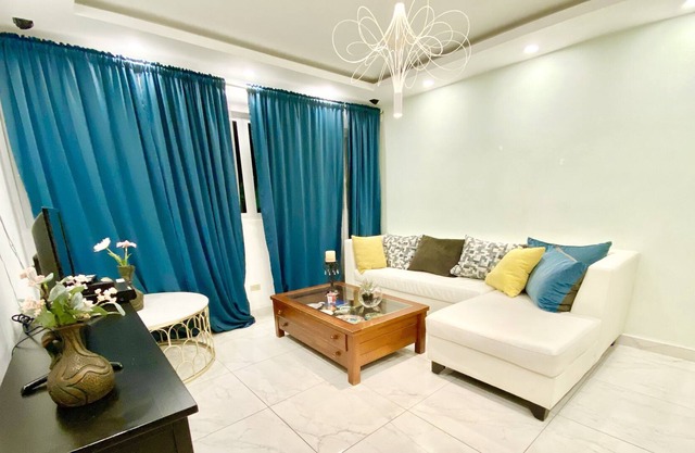 Evaristo Morales 3BR & 2BA, 3-min walking BlueMall