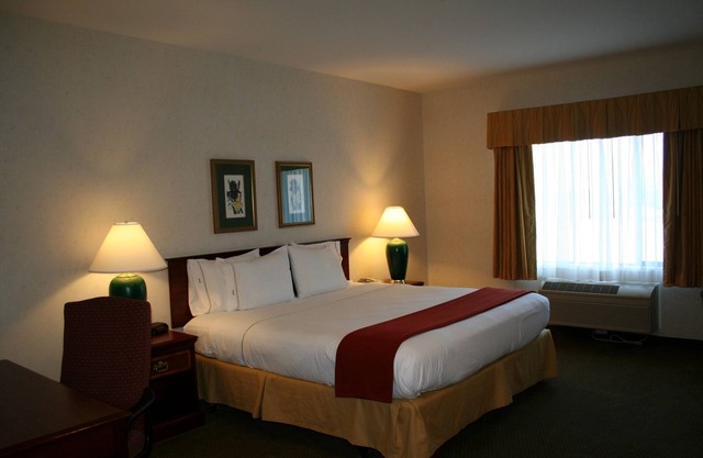 Evergreen Inn and Suites