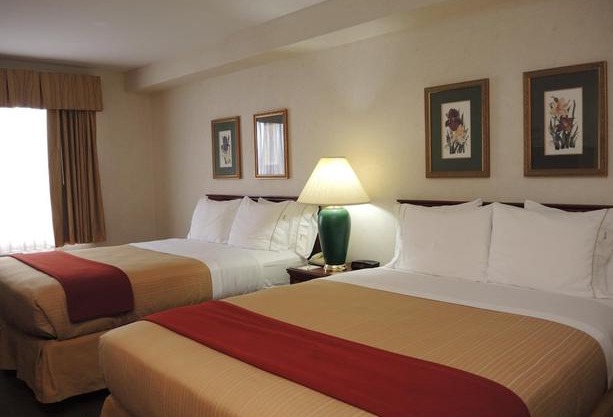 Evergreen Inn & Suites
