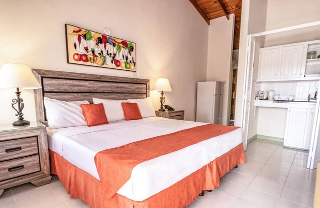 Excellent Choice! 2 Units with Kitchenettes, Outdoor Pool and Free Parking!