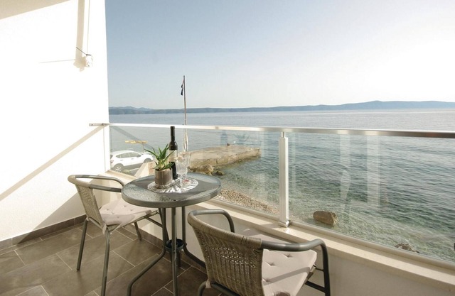 Excellent location directly on the sea and on a pebble beach makes this beautifully furnished apartm