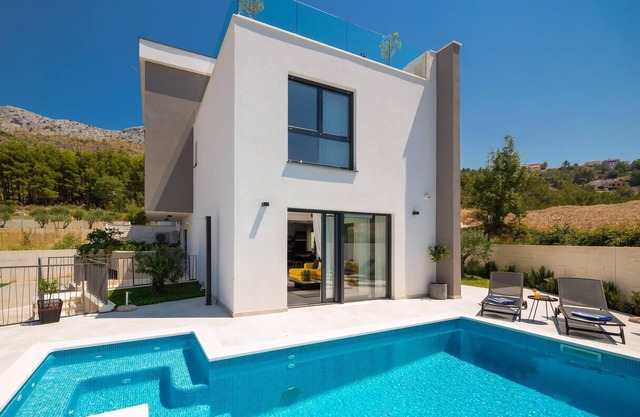 Excellent Split Villa | Villa Gospel Gold | 5 Bedrooms | Rooftop Jacuzzi