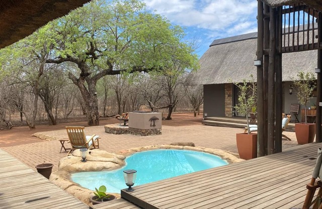 Exceptional location since located directly on the edge of the savannah.