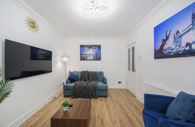 Exclusive 3-bedroom house in beautiful Welling, London with Free parking