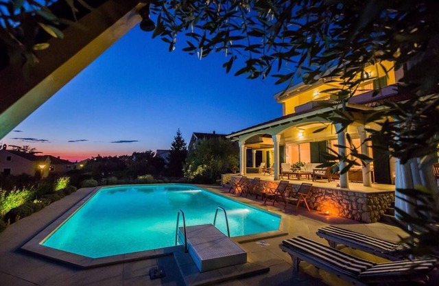 Exclusive 6 bedrooms villa with swimming pool & sea views