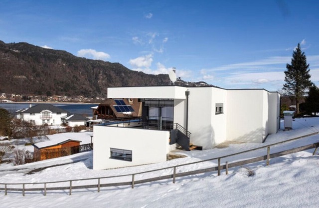 Exclusive access to the private beach of the bathing community Alt-Ossiach