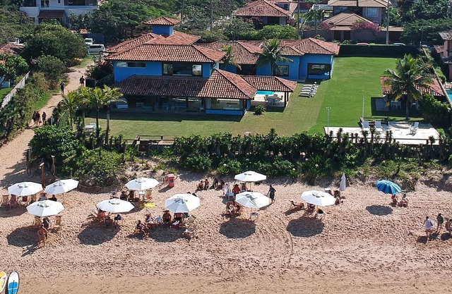 Exclusive house on the edge of Ferradura Beach