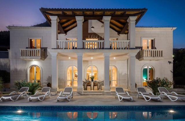 Exclusive Luxury Villa With Coastine View