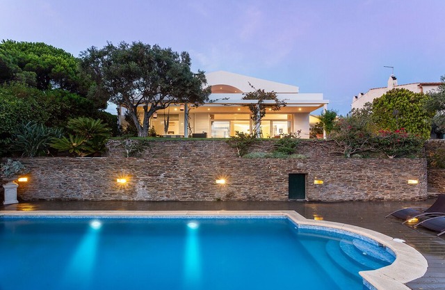 Exclusive Seafront Villa