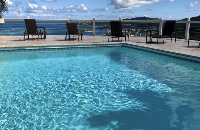 Executive 1 Br. Poolside Apt: "Kilele suite"