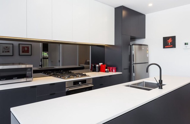 Executive 2br Caulfield North
