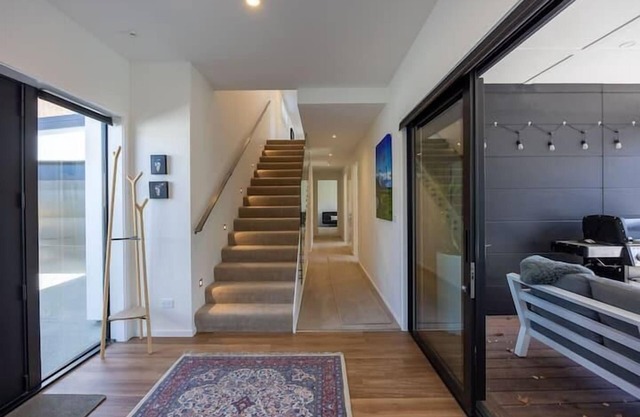 Executive House with Spa and Views - 4 Bedroom House with a Spa