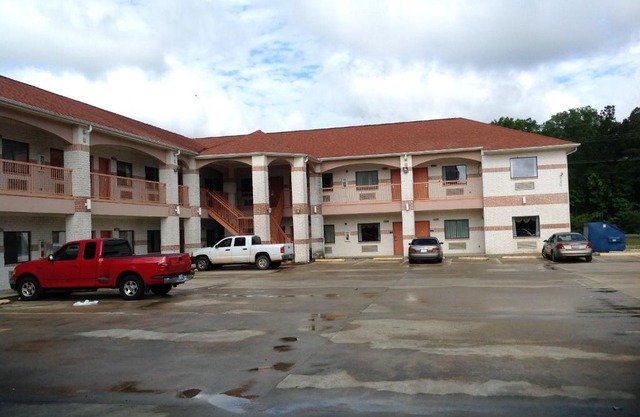 Executive Inn & Suites