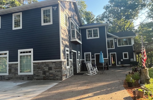 Executive Lakehome on Gull Lake – Fully Furnished 30+ Day Stays Amazing Views