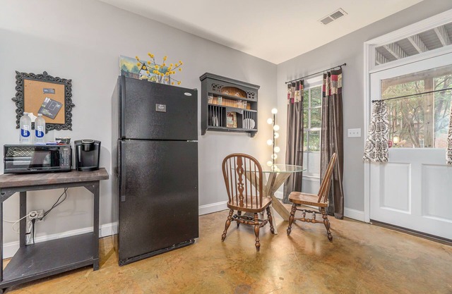 Expanded Artistic Urban Retreat 2 Blocks to South End Downtown Greensboro!
