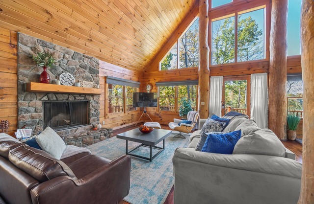 Expansive Lake House/Private Dock/Stunning Views/Family & Pet Friendly