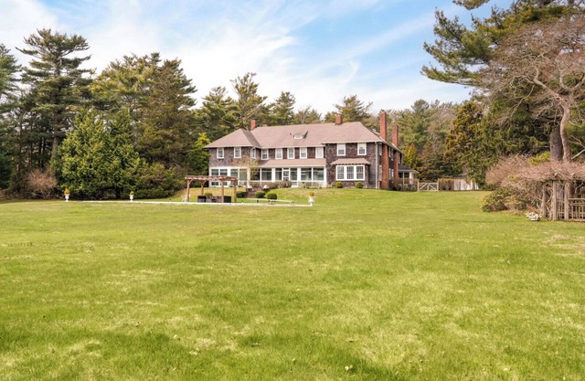 Expansive Quiogue Home Between Westhampton and Quogue, Private Pool and.