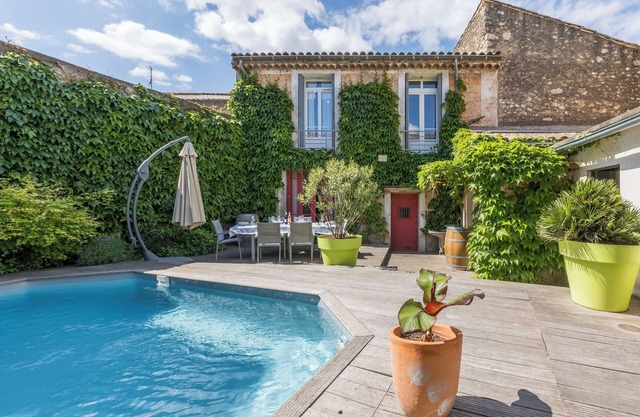 Experience an unforgettable vacation: cottage with pool and nearby beaches!