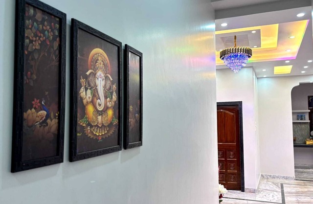 Experience Authentic Varanasi: A Serene Luxurious Homestay: Close to City Centre