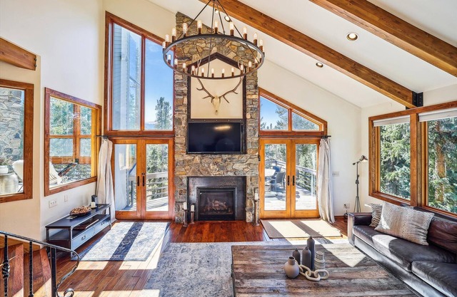 Experience luxury at the Summit Solitude Estate, surrounded by stunning wooded views!