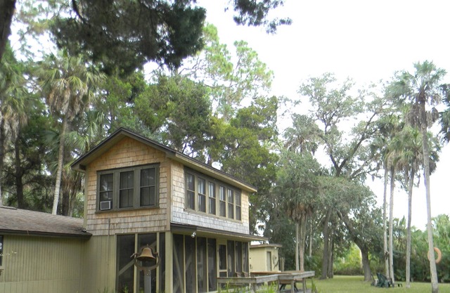 Experience 'Old Florida' from a Charming Waterfront Cottage