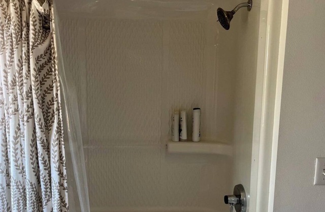 Experience the midwest American Village life in cozy home