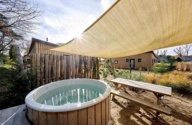 Experience the genuine Veluwe feeling in this relaxed Sand Lodge