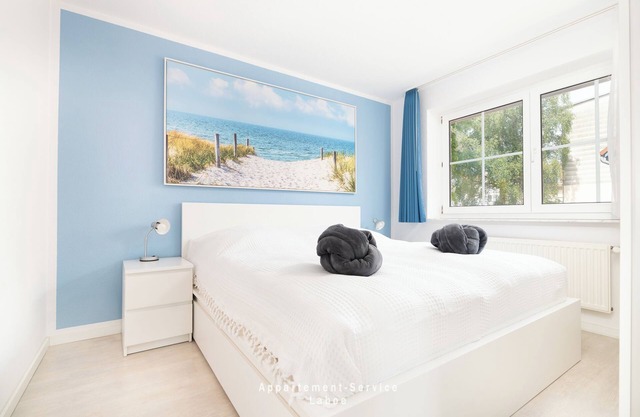 "Experience unforgettable days in the Kapitänshaus W11 right on the beach!"