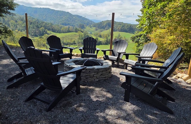 Explore our Modern 4BR—stylish, pet-friendly, and perfect for comfortable travel