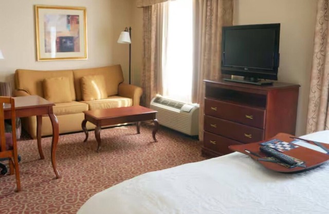 Explore the Grand Canyon: Kingman Stay w/Pool & Close to Downtown