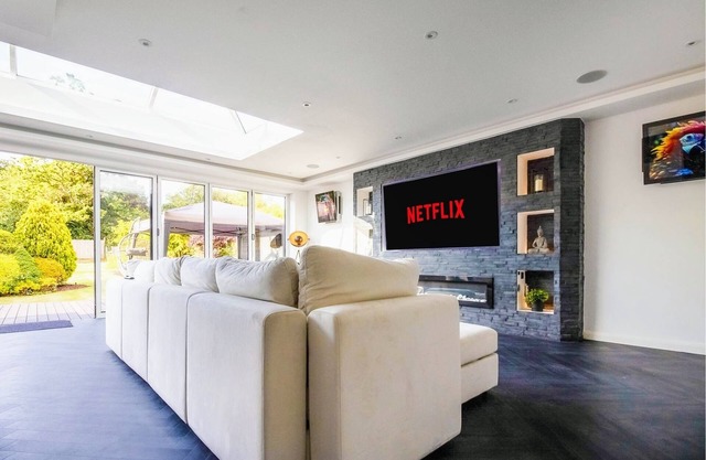 Exquisite 4-bed home in Northwood | Wifi and Parking